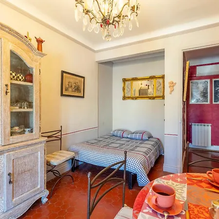 Face Au Palais Des Papes Apartment