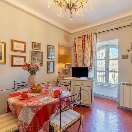 Apartment Face Au Palais Des Papes *